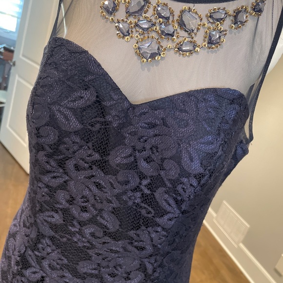 Ignite lace gown - Picture 3 of 4